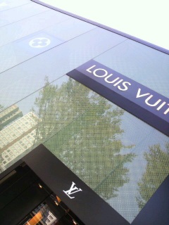 �����z�̏C���ɂ���Ă����B