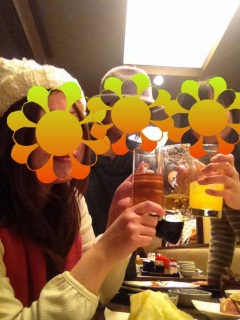 ������y��