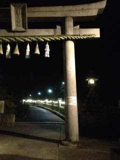 �������̑O�ɁA���Q���