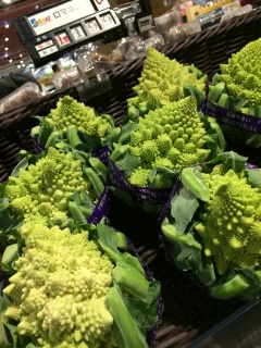 �ȂɁH����