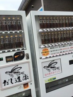 �������y